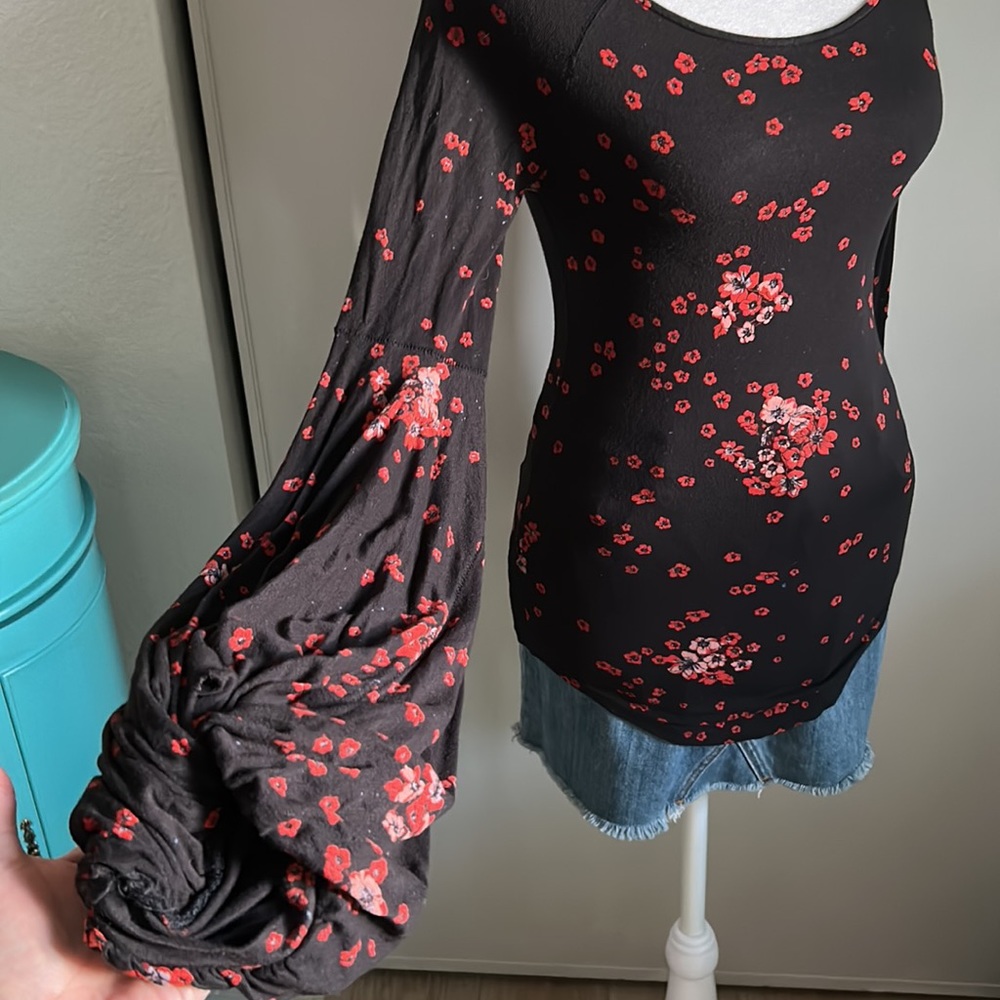 Free People Floral Scoop Neck Drop Shoulder Bubble Sleeve Stretchy Shirt - Picture 6 of 9